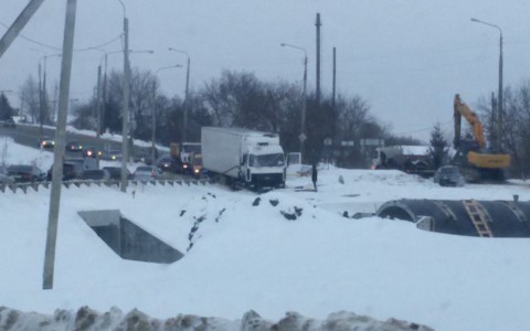 В Саранске фура протаранила столб
