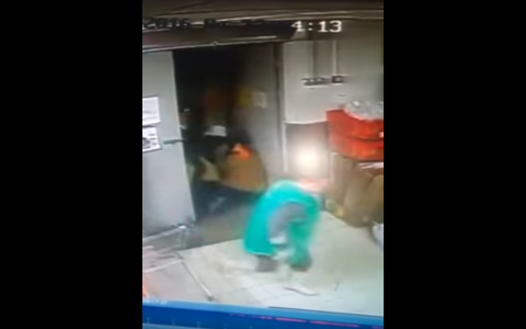 Сотрудников саранских супермаркетов перевели на особый режим из-за нападения на работника