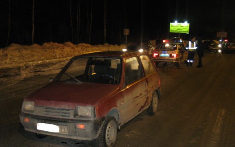 В Мордовии мужчина отправил автомобиль в кювет, есть пострадавший