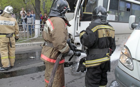 В Саранске полыхнул склад пиломатериалов