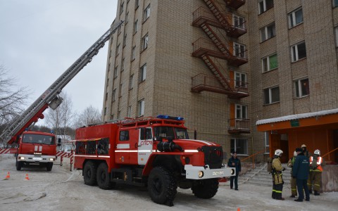 Студентов мордовского университета эвакуировали из "горящего" общежития