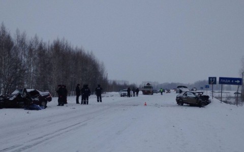 Три человека погибли и двое пострадали в аварии в Мордовии