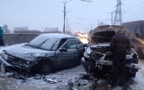 В Саранске при столкновении двух легковушек пострадали два человека