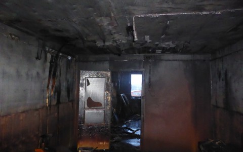 В Саранске пожарные спасли из горящего дома маленьких детей