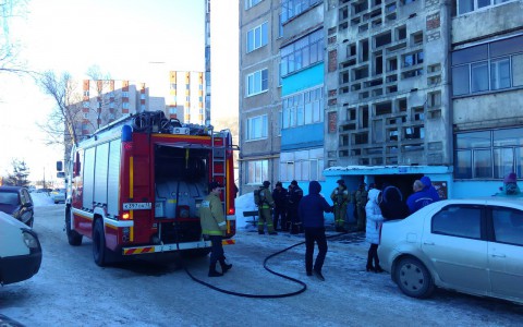 Жители саранской многоэтажки сидят без света из-за пожара в подвале