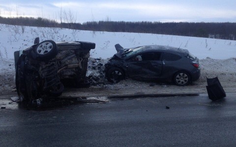 В Мордовии три человека погибли на месте при столкновении двух "Опелей" (фото)