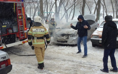 В День влюбленных в Саранске загорелась легковушка (фото)