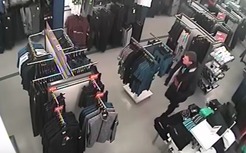 В Саранске похититель спортивной одежды попал на видео