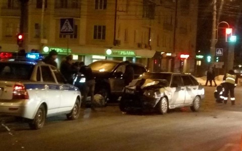 После ДТП в центре Саранска молодая девушка попала в больницу
