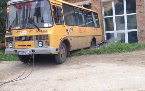 В Саранске школьников перевозили на автобусах с летней резиной