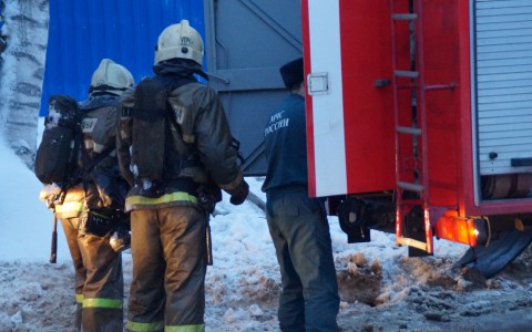 В Рузаевке сгорел магазин с алкоголем