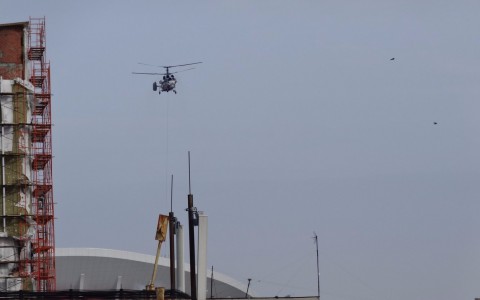 Над Универсальным залом в Саранске несколько часов летали вертолеты МЧС
