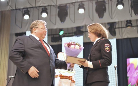 Глава Мордовии женщинам: "Я восхищаюсь, с каким достоинством вы переносите все трудности женской доли"