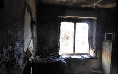 В Саранске из-за возгорания на кухне эвакуировали двух человек и  ребенка