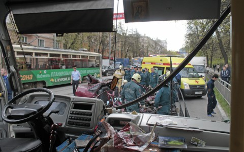 В Мордовии «Ленд Крузер» протаранил «шестерку»