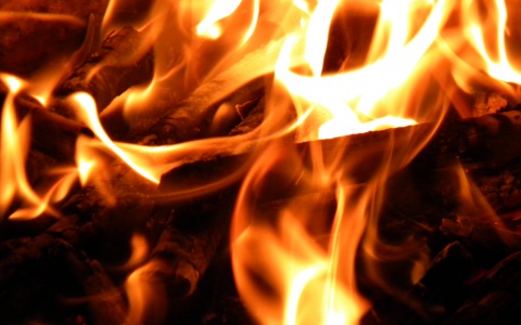 В жилом доме Саранска горел человек