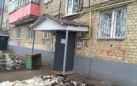 Жители дома в Саранске, где сорвалась люлька с рабочими, рассказали об ужасном инциденте