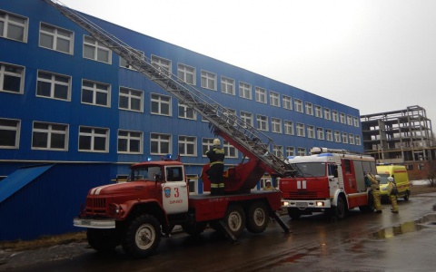 На заводе в Саранске пожарные «спасли» двух пострадавших