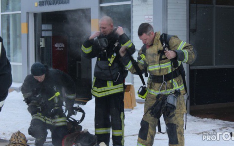 За сутки жители Мордовии на пожарах лишились автомобиля, сараев и двери