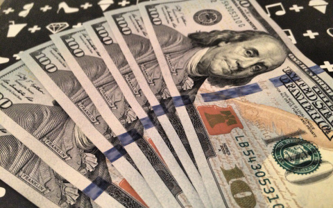 В саранском банке обнаружили фальшивую стодолларовую купюру