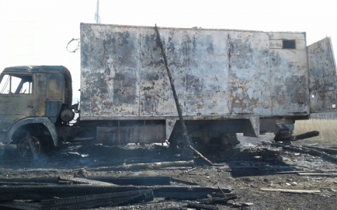В Иркутской области пятилетний ребенок сжег отцовский «КАМАЗ»