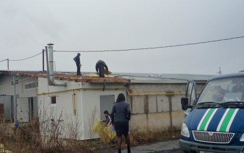 В Саранске приставы демонтируют незаконную постройку