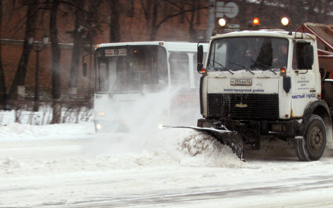 В Саранске сотни рабочих убирают снег