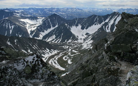 Скончались альпинисты, которые сорвались при восхождении на Эльбрус