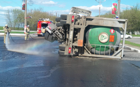 В Саранске опрокинулась автоцистерна с газом (ФОТО)
