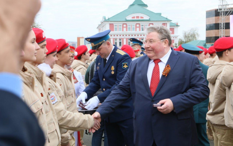 Врио Главы Мордовии Владимир Волков поздравил новоиспеченных юнармейцев