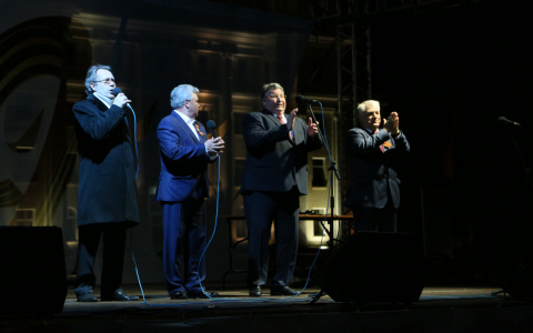 Врио Главы Мордовии вместе с горожанами спел песню «День Победы»