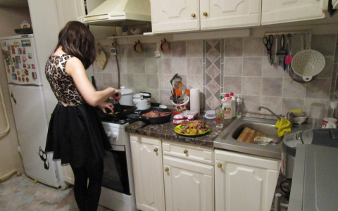 Жительница Саранска получила сильные ожоги, пытаясь прикурить от газовой плиты