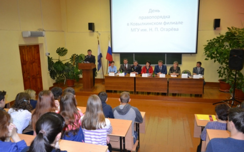 В Мордовии полицейские и медики обсудили со студентами вопросы опасности наркомании