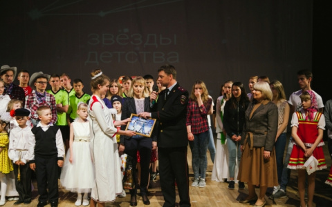 Сотрудники полиции Мордовии поздравили участников фестиваля «Звезды детства»