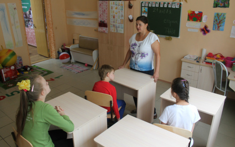 В Иркутской области воспитательница заклеила ребенку рот