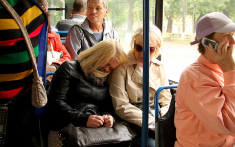 В Саранске из-за резкого торможения автобуса пострадали две пенсионерки