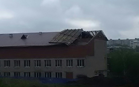 В Саранске ураган снес крышу школы