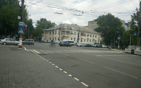 В центре Саранска образовалась большая пробка из-за неисправных светофоров