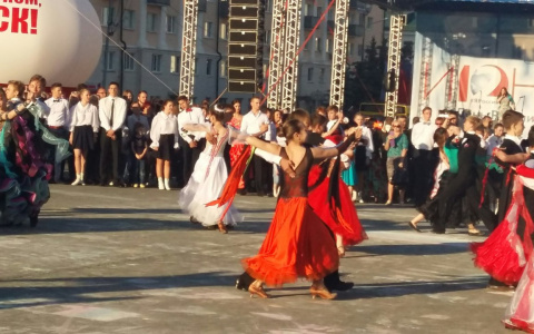 В центре Саранска состоялся городской бал (ФОТО)