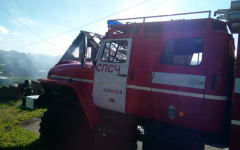 В пригороде Саранска загорелся жилой дом
