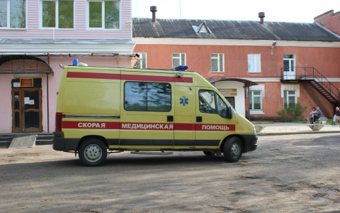 На трассе Нижний-Новгород — Саранск — Саратов иномарка вылетела в кювет: два человека погибли