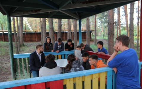 В Мордовии полицейские навестили детей-сирот в оздоровительном лагере