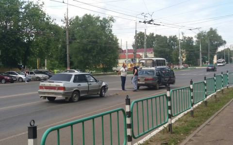 В Саранске столкнулись две легковушки: пострадал ребенок