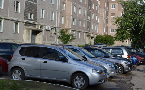 В Саранске сбили мужчину, который решил постоять на парковке