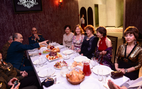 Гороскоп на 23 июня: одному из знаков стоит принимать гостей