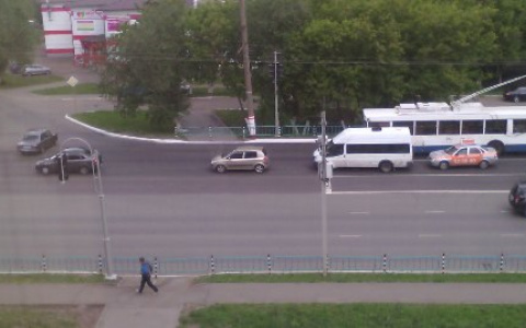 В Саранске лихач на микроавтобусе спровоцировал тройное ДТП