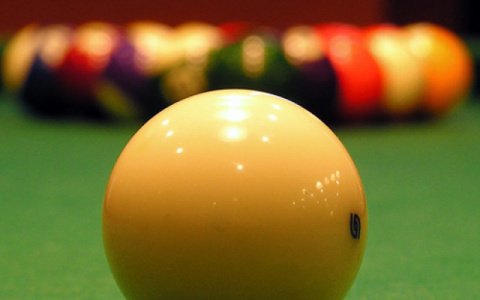 В Сыктывкаре к гинекологам обратилась женщина с бильярдным шаром внутри