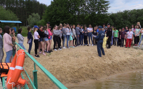 В Мордовии сотрудники МЧС проверяют места для купания в детских лагерях