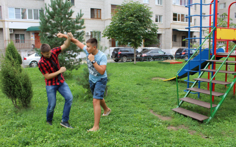 В Мордовии будут судить подростка, который ударил парня бутылкой по голове и украл телефон