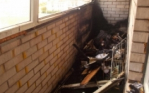 В саранской многоэтажке вспыхнул балкон